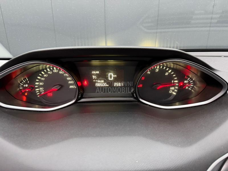 Peugeot 308 1.6e-HDI PANO/LED