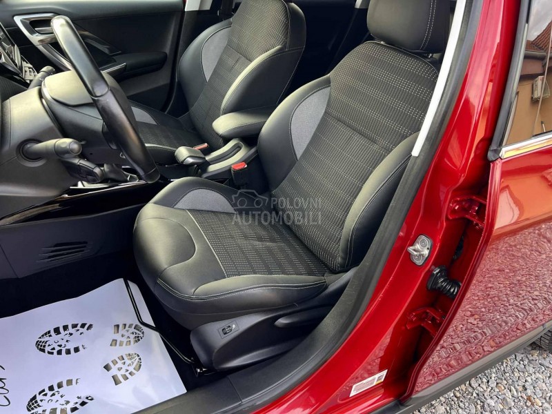 Peugeot 2008 1.2i/Allure/Kam/Led