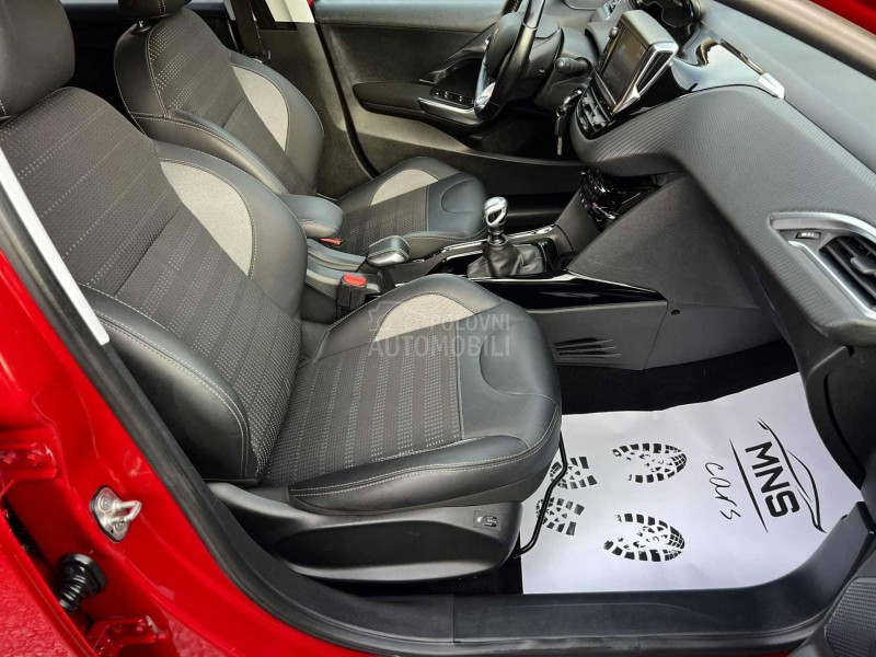 Peugeot 2008 1.2i/Allure/Kam/Led