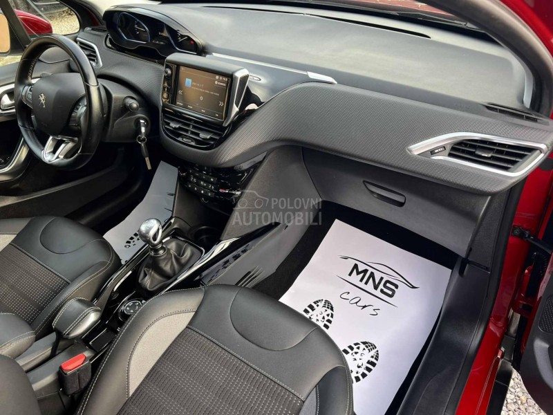 Peugeot 2008 1.2i/Allure/Kam/Led