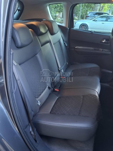 Peugeot 3008 1.6e HDI ALLURE