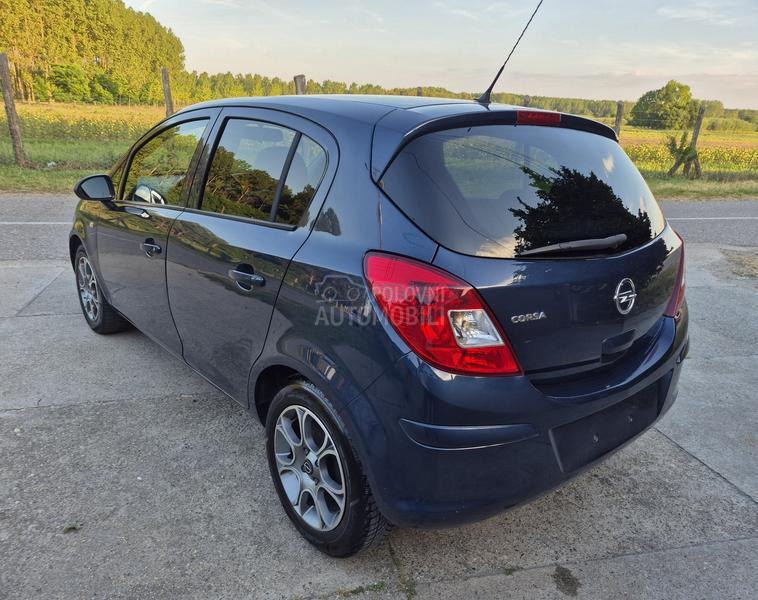 Opel Corsa D 1.2i   T.N.G