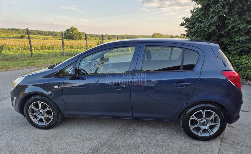 Opel Corsa D 1.2i   T.N.G