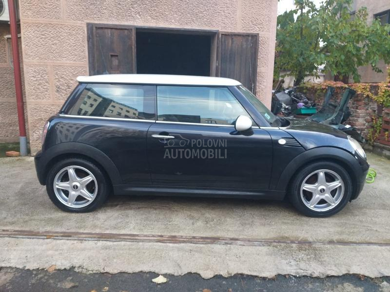 MINI Cooper 1.6b 2007. god. -  kompletan auto u delovima