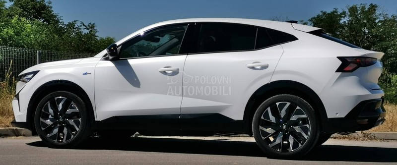 Renault Rafale Alpine hybrid 200