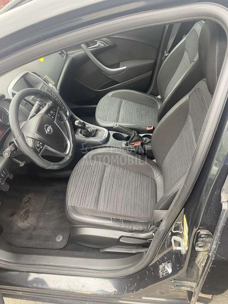Opel Astra J 