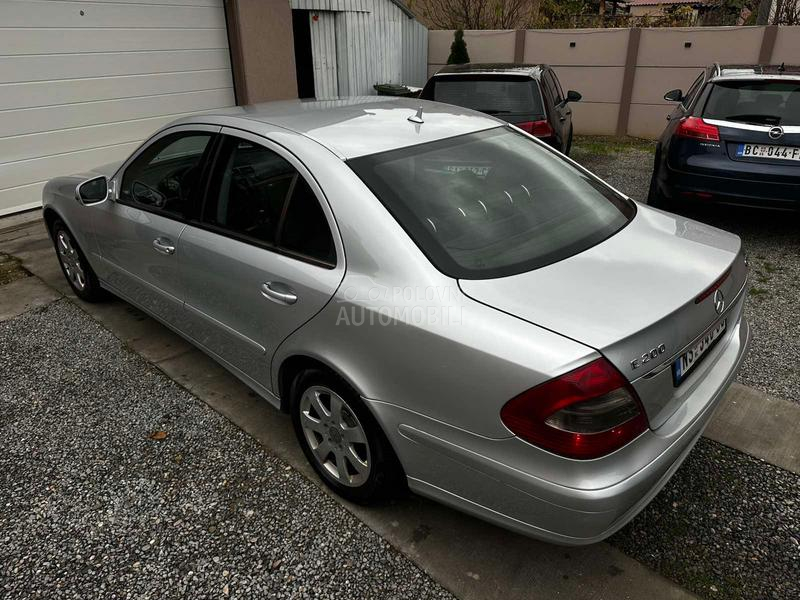 Mercedes Benz E 220 E200 CDI