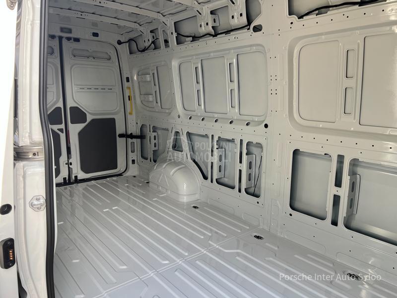 Volkswagen Crafter 2.0 TDI FURGON 35 LR