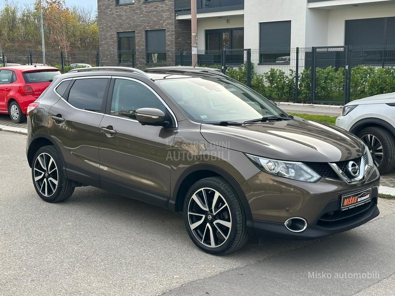 Nissan Qashqai 1.6 DCI 4x4 Kam Pano