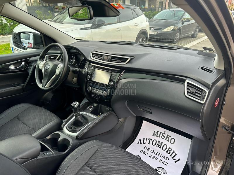 Nissan Qashqai 1.6 DCI 4x4 Kam Pano