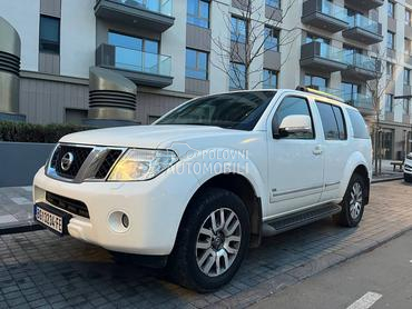 Nissan Pathfinder 231 Hp V6 LUX