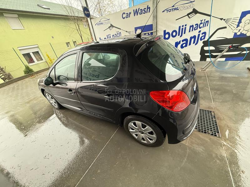 Peugeot 207 1.6