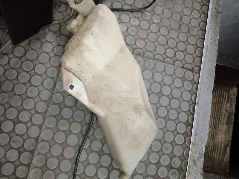 Posuda za tecnost brisaca