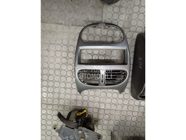 Maska ventilacije za Peugeot 206