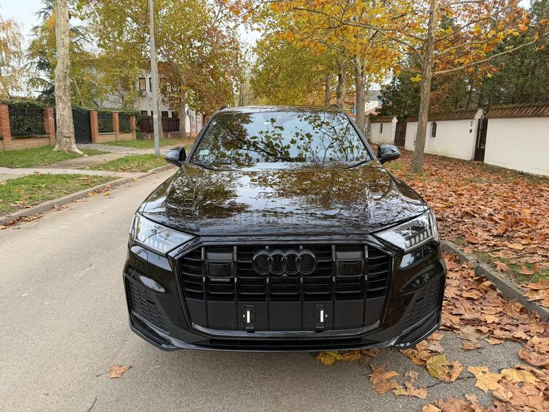 Audi Q7 Black/ 3xS line