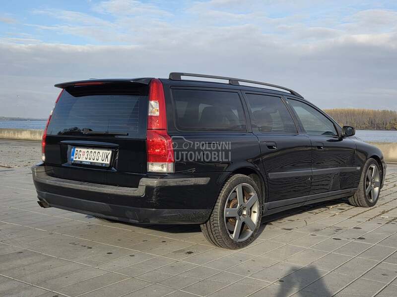 Volvo V70 R