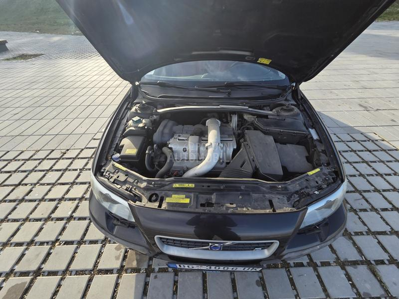 Volvo V70 R