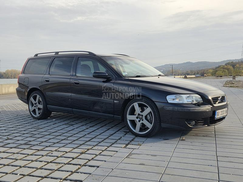 Volvo V70 R