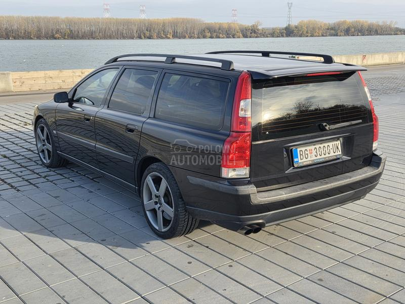 Volvo V70 R