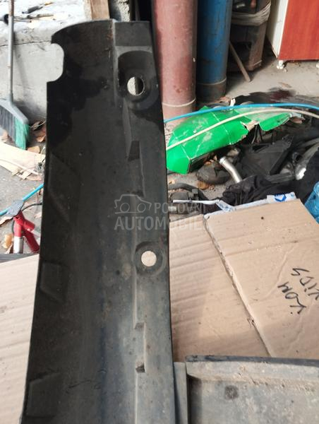 prednje desno podkrilo