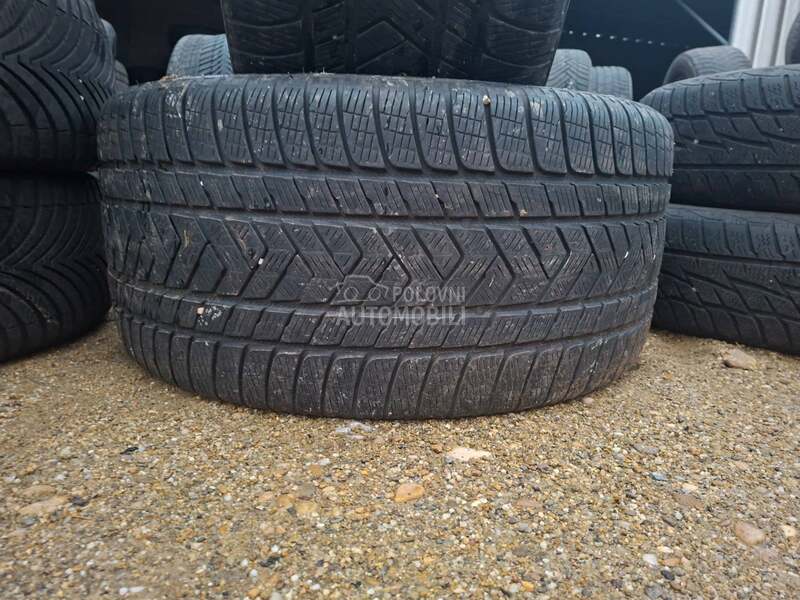 Pirelli 305/35 R21 Zimska