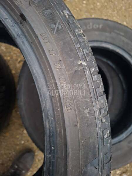 Pirelli 305/35 R21 Zimska