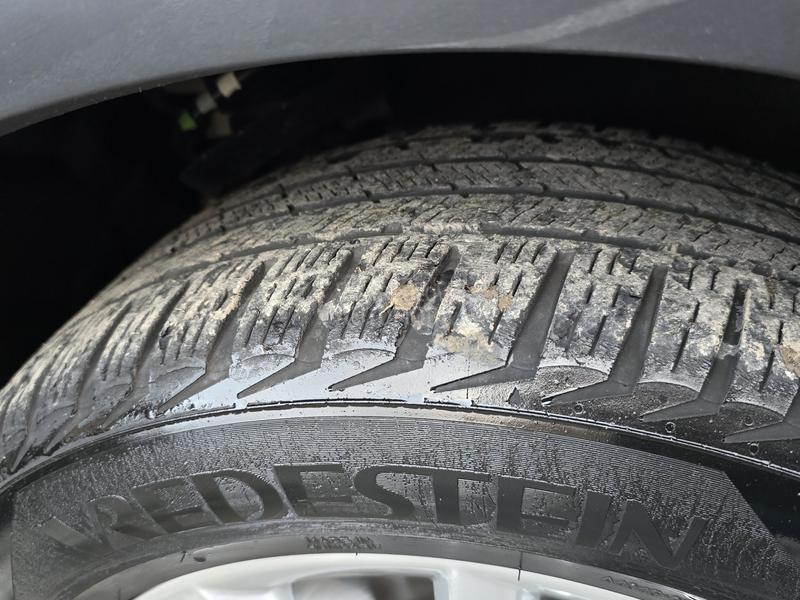 Audi Q3 2.0TDI QUATTRO Stron