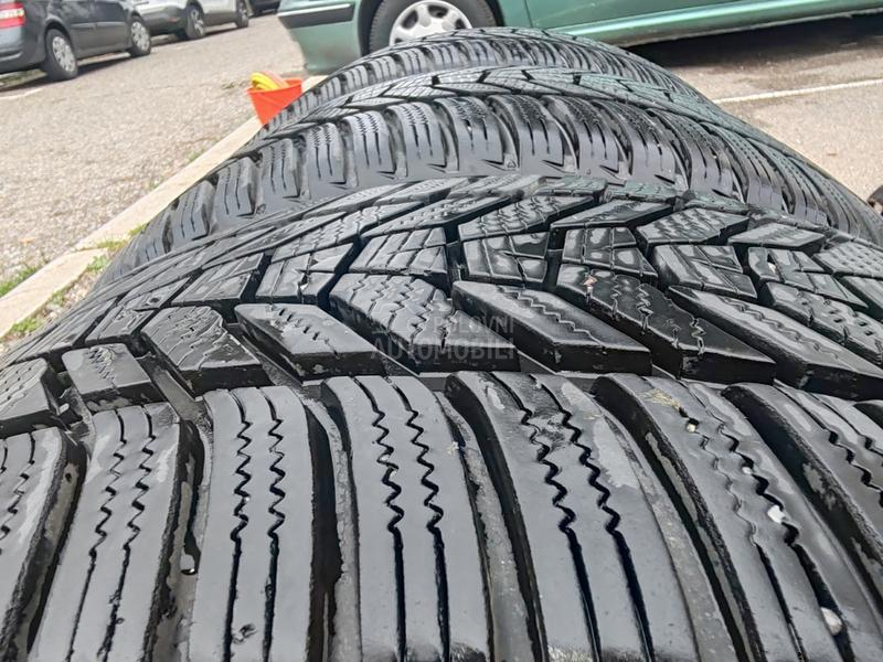 Hankook 225/40 R18 Zimska