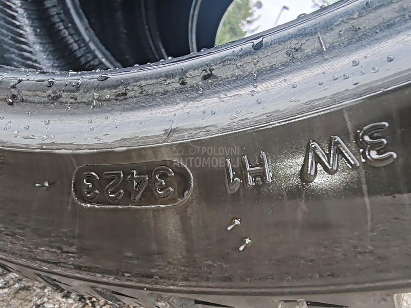 Hankook 225/40 R18 Zimska