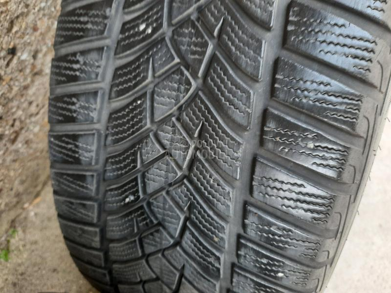 Goodyear 225/45 R18 Zimska