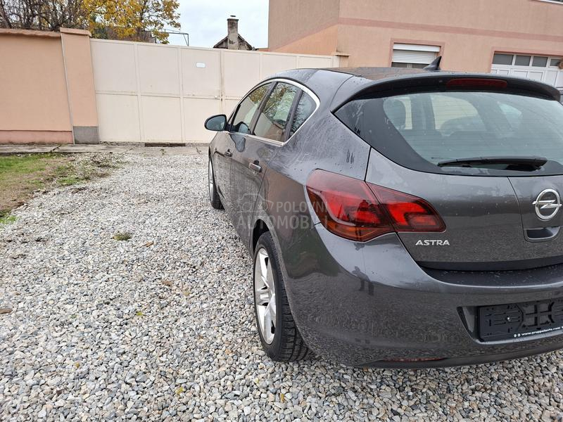 Opel Astra J 1.7 cdti