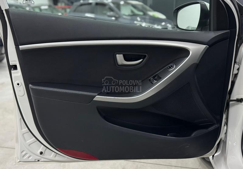 Hyundai i30 1.4B LED CH