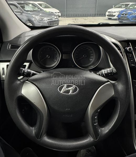 Hyundai i30 1.4B LED CH