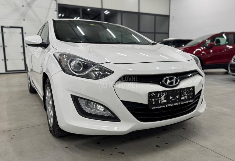 Hyundai i30 1.4B LED CH