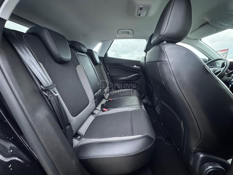 Opel Crossland X  LED