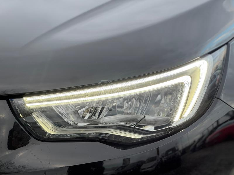 Opel Crossland X  LED