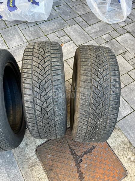 Goodyear 215/55 R17 Zimska