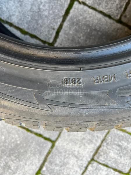 Goodyear 215/55 R17 Zimska