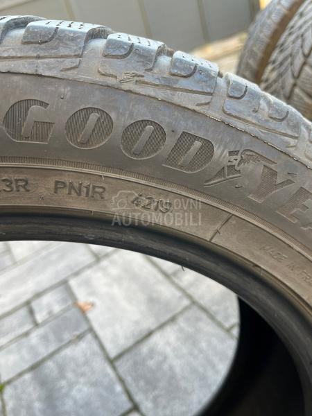 Goodyear 215/55 R17 Zimska