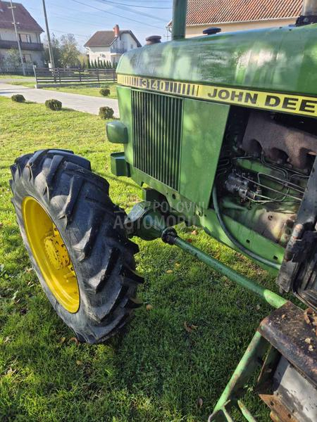 John Deere 3140