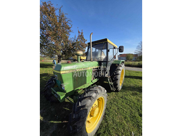 John Deere 3140