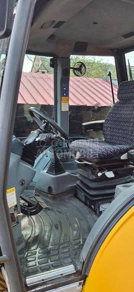 New Holland LB 110 B