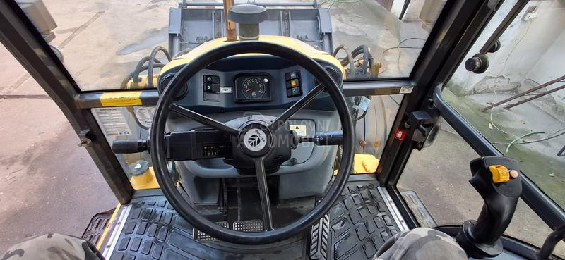 New Holland LB 110 B