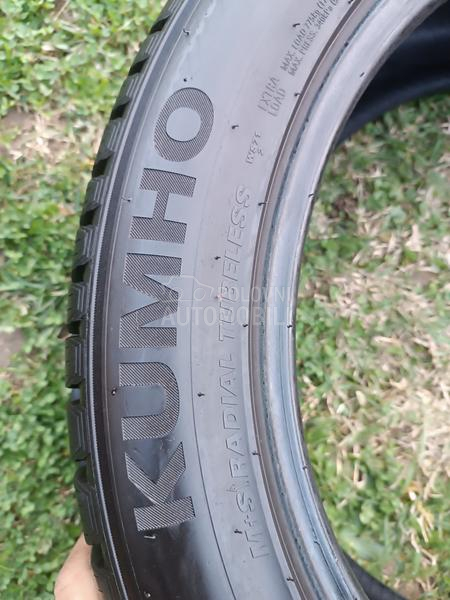 Kumho 215/55 R18 Zimska