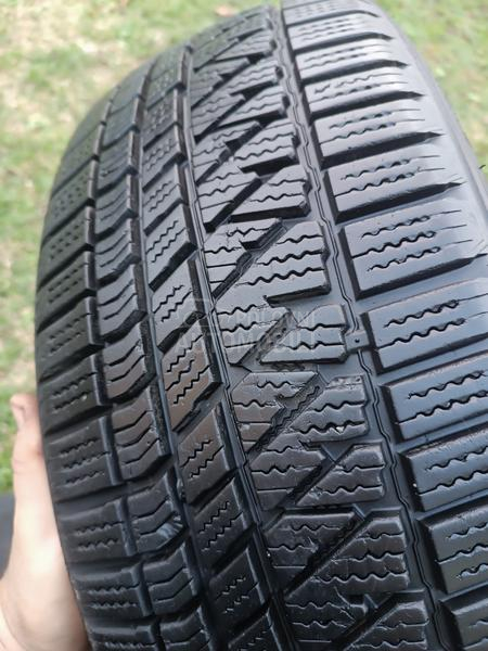 Kumho 215/55 R18 Zimska