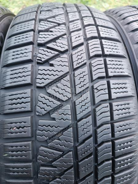Kumho 215/55 R18 Zimska
