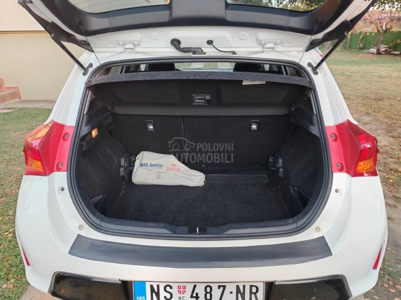 Toyota Auris 