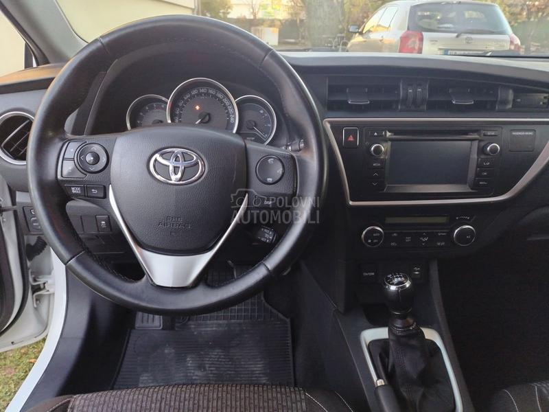 Toyota Auris 