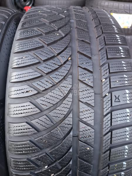 Kumho 245/40 R19 Zimska