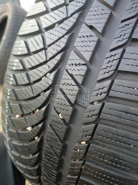 Kumho 245/40 R19 Zimska